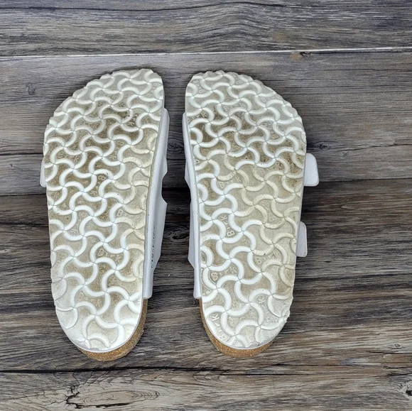 Birkenstock White Arizona Slide Sandal - Women's EU 40 Used Good Condition. - Picture 5 of 6